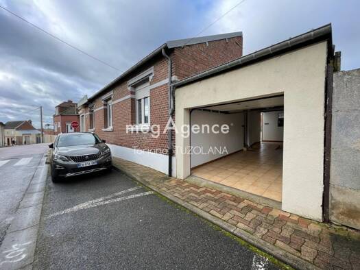 Maison de plain-pied à vendre 178 500 € 8 pièces 2 chambres 165 m² 548 m² de terrain Bray-sur-Somme 80340