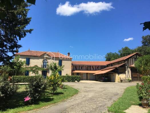 Maison à vendre 432 000 € 4 pièces 2 chambres 161 m² 32 500 m² de terrain Riscle 32400