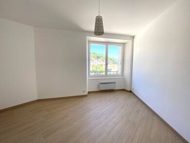 Appartement à louer 990 € 3 pièces 2 chambres 66 m² Étage 2/3 Centre Ville Bellegarde sur Valserine 01200