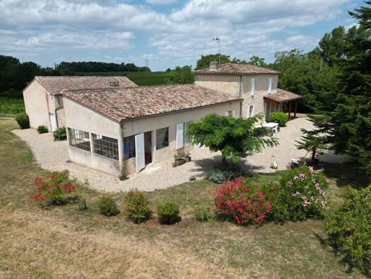 Maison à vendre 449 000 € 10 pièces 5 chambres 301 m² 5 600 m² de terrain Blasimon 33540