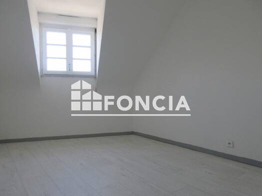 Appartement à louer 492 € 3 pièces 2 chambres 51,8 m² Étage 4/4 Sainte Marie Sud Oloron-Sainte-Marie 64400