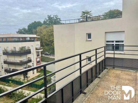 Appartement à vendre 249 500 € 3 pièces 2 chambres 55 m² Étage 3/4 Racinay Pierrefite Rambouillet 78120