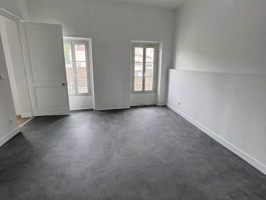 Appartement à louer 609 € 2 pièces 1 chambre 46,1 m² 3 étages Saint Cybard-Houmeau Angoulême 16000