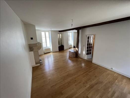 Maison à vendre 149 800 € 6 pièces 4 chambres 133 m² 219 m² de terrain Centre Ville St Amand Montrond 18200