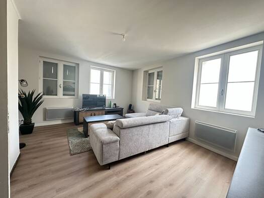 Appartement à louer 1 100 € 3 pièces 2 chambres 81 m² Étage 2/2 Centre Ville Salon de Provence 13300
