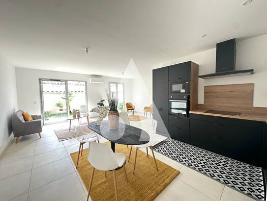 Appartement à vendre 394 000 € 3 pièces 2 chambres 68 m² RDC Lourmarin 84160