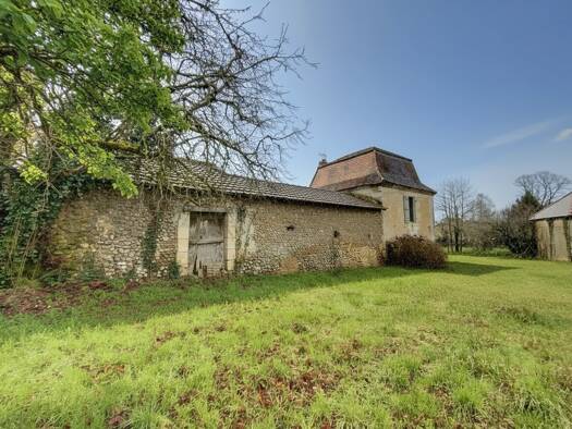 Ferme à vendre 238 500 € 4 pièces 2 chambres 100 m² 1 900 m² de terrain Vergt 24380