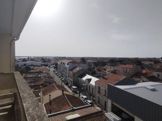 Appartement à vendre 106 500 € 3 pièces 2 chambres 67,5 m² Étage 4/4 Centre Ville Nord Rochefort 17300