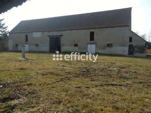 Ferme à vendre 148 000 € 8 pièces 5 chambres 240 m² 5 621 m² de terrain Pierrefitte-sur-Loire 03470