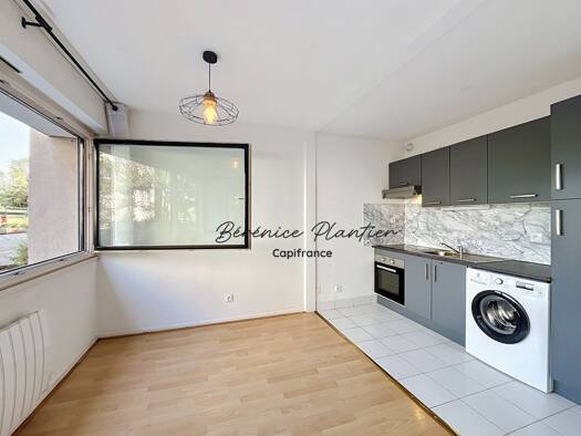 Appartement à vendre 245 000 € 2 pièces 1 chambre 50 m² Étage 1/7 Sud Ouest Saint-Julien-en-Genevois 74160