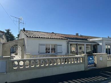 Maison de plain-pied à vendre 139 750 € 5 pièces 3 chambres 158 m² 440 m² de terrain Chateaubernard 16100