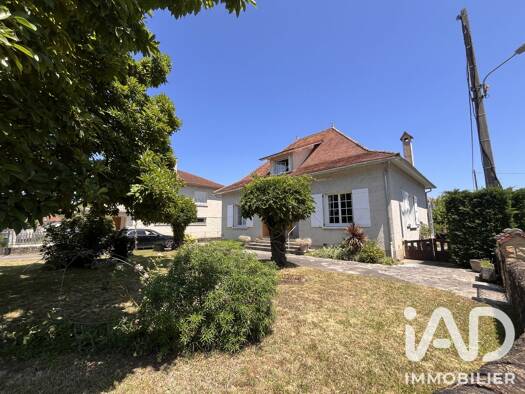 Maison à vendre 219 000 € 6 pièces 5 chambres 137 m² 958 m² de terrain Saint-Céré 46400