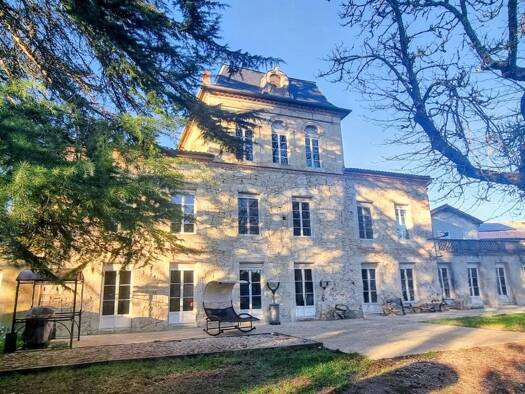 Château à vendre 1 350 000 € 12 pièces 7 chambres 480 m² 350 000 m² de terrain Gasques 82400