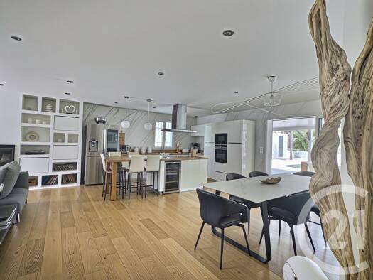 Maison à vendre 1 090 000 € 5 pièces 3 chambres 147,2 m² 1 209 m² de terrain La Crau 83260