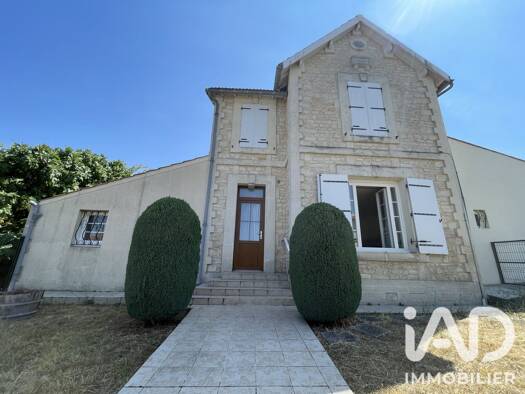 Maison à vendre 209 000 € 5 pièces 3 chambres 118 m² 658 m² de terrain Pons 17800