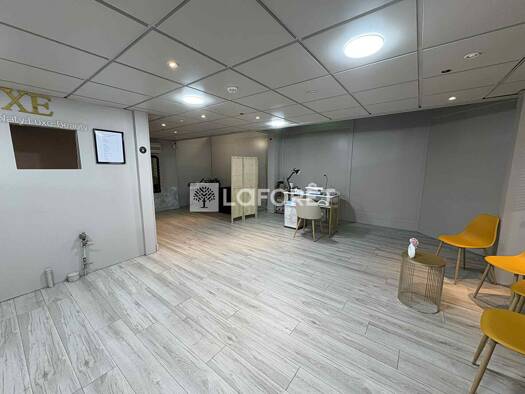 Local commercial à louer 650 € 76 m² de surface de vente Montgomery-Centre Vernon 27200