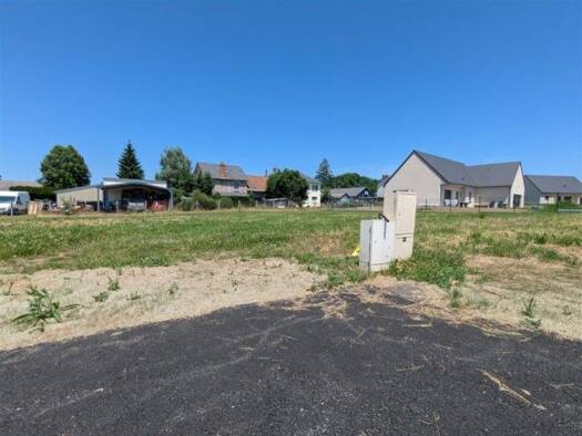 Terrain à vendre 20 612 € 846 m² de terrain Lanobre 15270