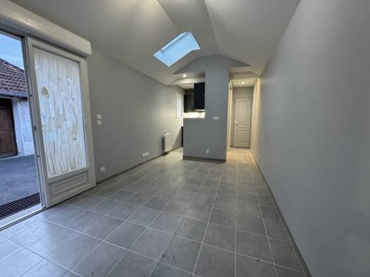 Appartement à louer 740 € 2 pièces 1 chambre 33,3 m² RDC Le Coudray-Montceaux 91830