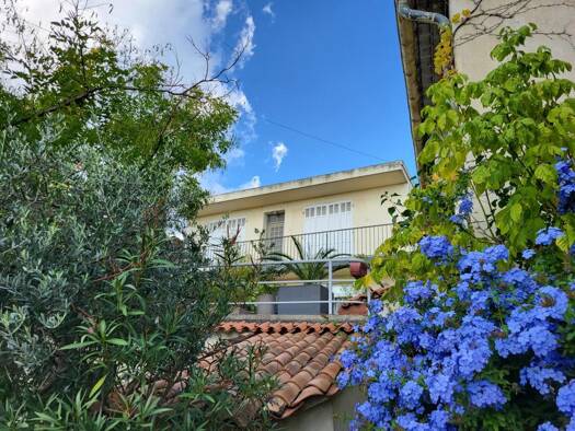 Appartement à louer 836 € 3 pièces 2 chambres 64,6 m² 2ème étage La Valentine-Les Hautes Viougues Salon 13300