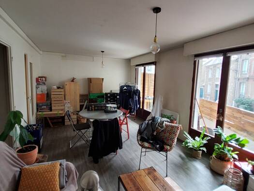 Appartement à louer 878 € 3 pièces 2 chambres 61 m² Étage 1/3 Nantes 44000