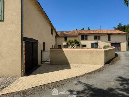 Maison à vendre 362 100 € 9 pièces 5 chambres 225 m² 1 293 m² de terrain Pouzauges 85700