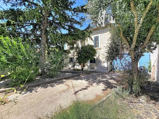 Maison à vendre 498 000 € 6 pièces 4 chambres 120 m² 330 m² de terrain Les Alyscamps-Chabourlet Arles 13200