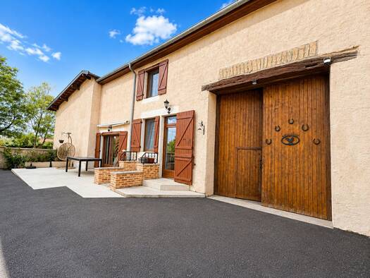 Maison à vendre 265 000 € 8 pièces 6 chambres 202 m² 667 m² de terrain Treix 52000