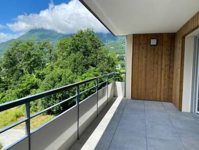 Appartement à louer 950 € 3 pièces 2 chambres 68 m² Étage 1/3 St Pierre d Albigny 73250