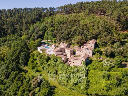 Boutique à vendre 2 625 000 € 1 478 m² de surface de vente Les Vans 07140