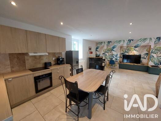Maison de plain-pied à vendre 163 000 € 3 pièces 2 chambres 69 m² 236 m² de terrain Est Blanzy 71450
