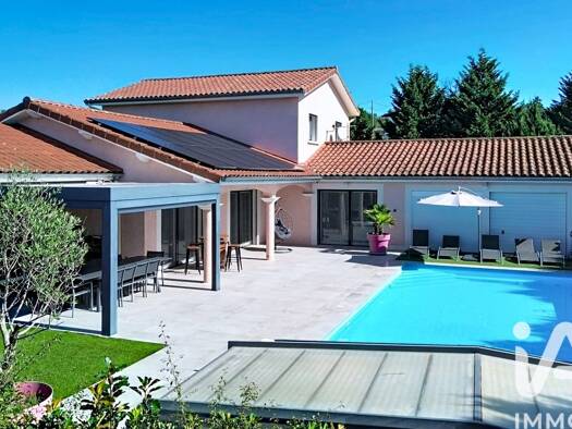 Maison à vendre 675 000 € 8 pièces 5 chambres 236 m² 3 161 m² de terrain Balbigny 42510