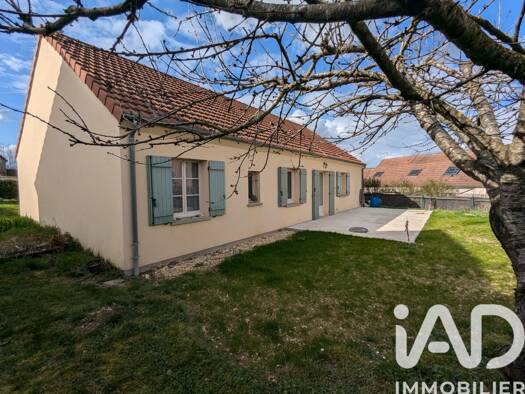 Maison de plain-pied à louer 915 € 5 pièces 4 chambres 99 m² 685 m² de terrain Escolives-Sainte-Camille 89290