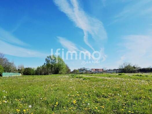 Terrain constructible à vendre 415 000 € 5 297 m² de terrain Peripherie Saint-Memmie 51470