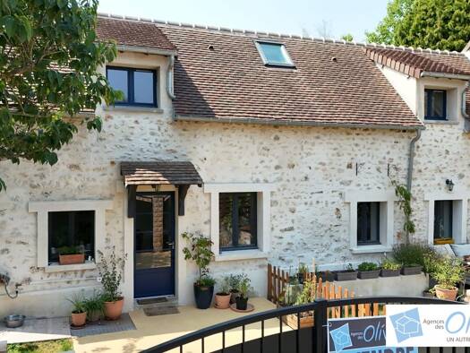 Maison à vendre 473 000 € 3 pièces 2 chambres 68,49 m² 169 m² de terrain Le Village Montigny-le-Bretonneux 78180