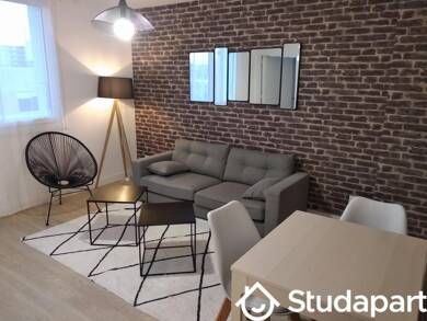 Appartement à louer 330 € 1 pièce 1 chambre 10 m² Dernier étage, Étage 4/4 Saint Pavin-Saint Georges Le Mans 72100