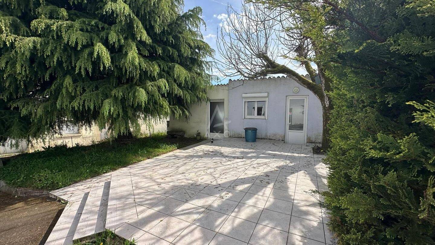 Maison à vendre, 75m², LA BOISSIERE DE MONTAIGU
