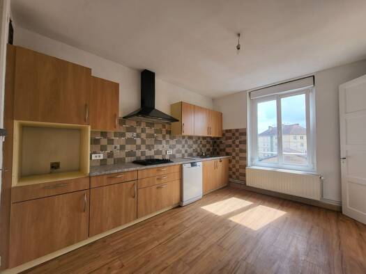 Appartement à louer 600 € 4 pièces 3 chambres 94,5 m² Étage 2/2 Centre Ville Saint-Dié-des-Vosges 88100