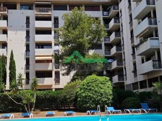 Appartement à louer 1 045 € 2 pièces 3 chambres 100 m² 3ème étage Les Remparts-Lunette Perpignan 66000