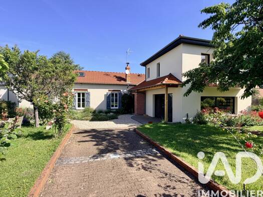 Maison de ville à vendre 440 000 € 5 pièces 3 chambres 143 m² 1 200 m² de terrain Clos de la Grande Salle Fleury-les-Aubrais 45400