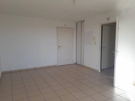 Appartement à louer 467 € 2 pièces 1 chambre 42 m² Étage 1/1 Marans 17230