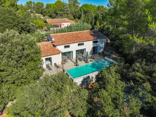 Maison à vendre 780 000 € 10 pièces 7 chambres 300 m² 2 053 m² de terrain Flassans-sur-Issole 83340