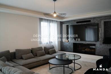 Appartement à louer 3 500 € 5 pièces 4 chambres 184 m² RDC Sud Bassens 33530