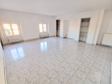 Appartement à louer 734 € 3 pièces 2 chambres 84 m² Dernier étage, Étage 3/3 La Balance-Palais des Papes Avignon 84000
