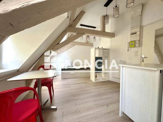 Appartement à louer - logement étudiant 400 € 1 pièce 13,45 m² 2ème étage Centre-Neuf Bourg-Quesnoy-Delsaux-Musée-Cannoniers-Gare Valenciennes 59300