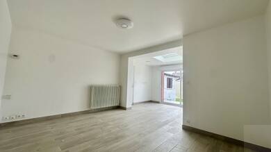 Maison à louer 1 000 € 6 pièces 4 chambres 92 m² 246 m² de terrain Amiens 80080