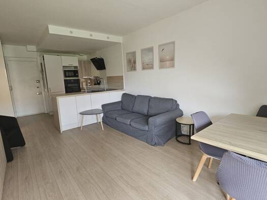 Appartement à louer 1 000 € 3 pièces 2 chambres 46,7 m² 1er étage Est Peymeinade 06530
