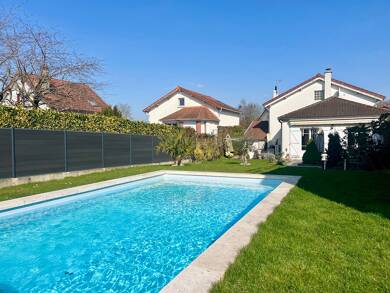 Maison à vendre 450 000 € 6 pièces 3 chambres 121 m² 551 m² de terrain Leclerc-Centre Ouest Brie Comte Robert 77170