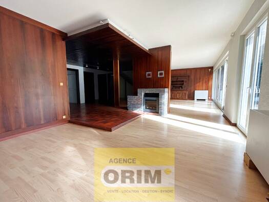 Villa à louer 2 350 € 5 pièces 4 chambres 235,7 m² 1 800 m² de terrain Pfastatt 68120