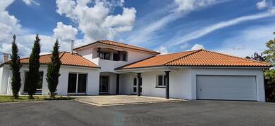 Villa à vendre 581 000 € 8 pièces 4 chambres 320 m² 2 000 m² de terrain Vieux Pont du Chateau Pont du Chateau 63430