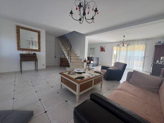 Maison de plain-pied à vendre 299 980 € 6 pièces 5 chambres 193 m² 1 400 m² de terrain Vivy 49680